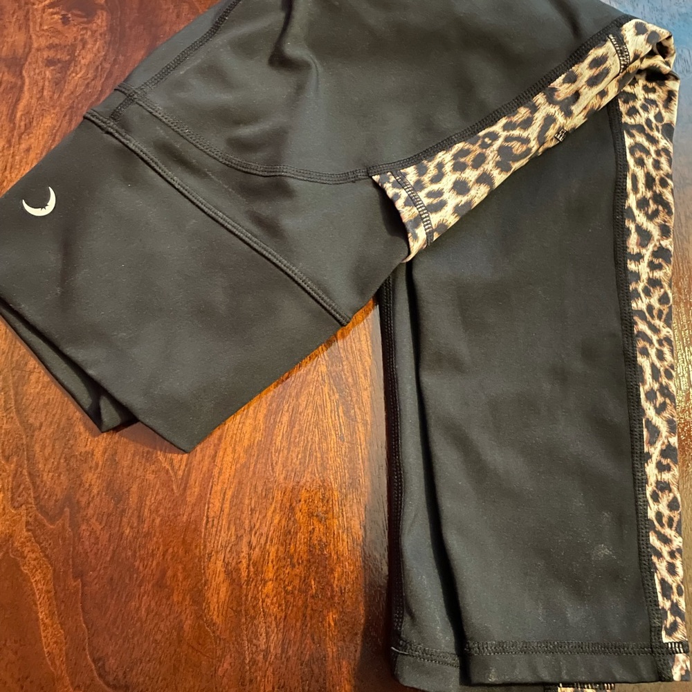 ZYIA Leopard Pocket Brilliant Hi Rise Crop Legging